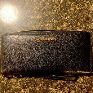 Michael Kors Jet Set Travel Wallet